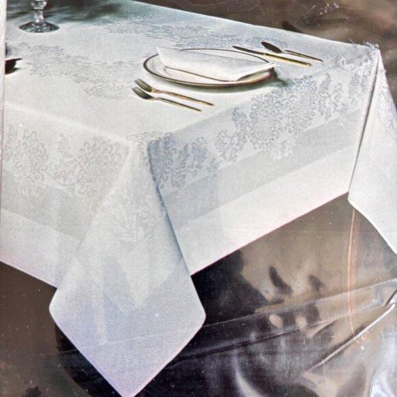 Vintage Damask Tablecloth "Mums" 60 X 84 Oval Jacquard White Japan New - Picture 3 of 4